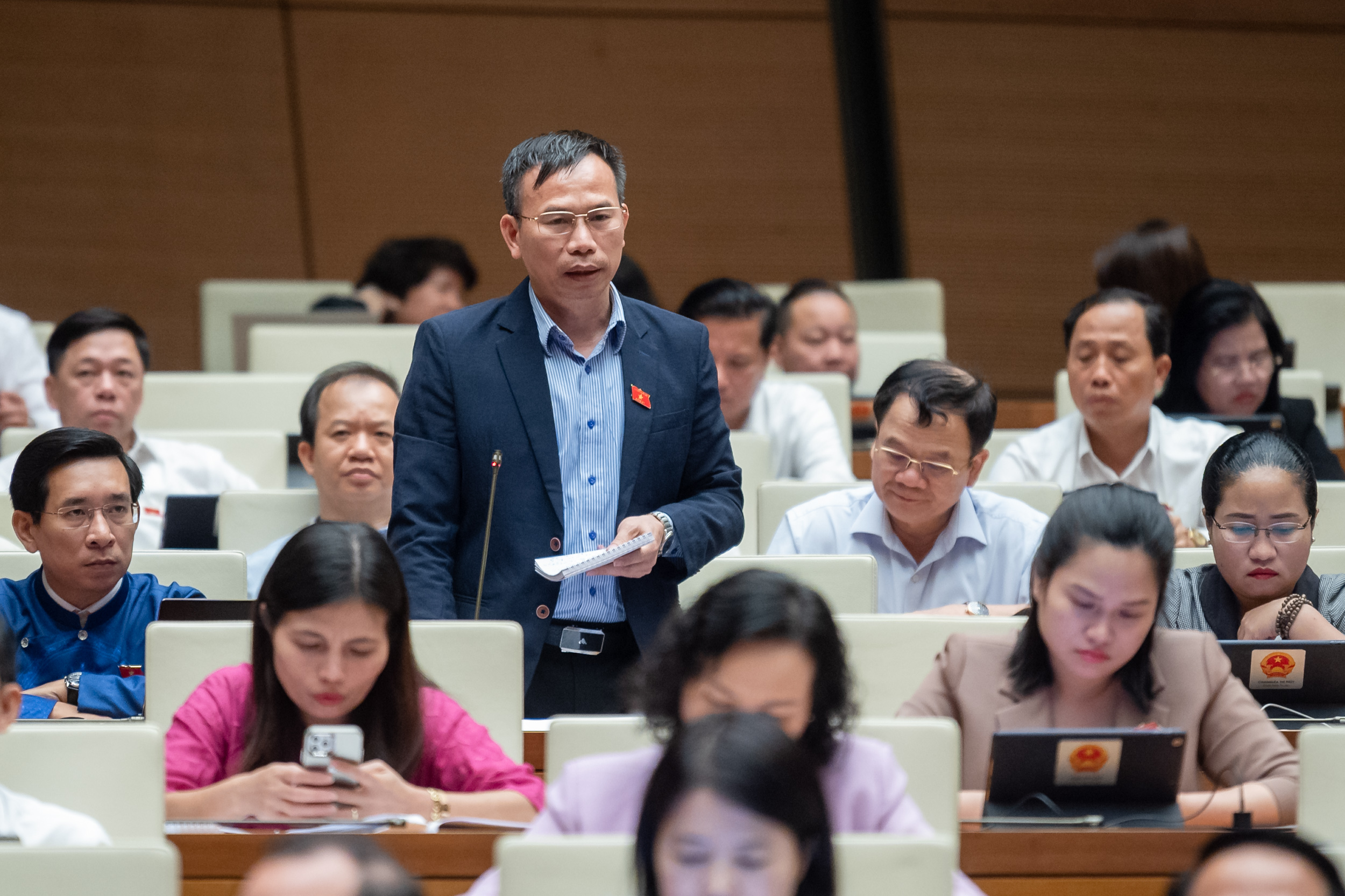Đại biểu Đồng Ngọc Ba, đoàn tỉnh Bình Định, phát biểu.