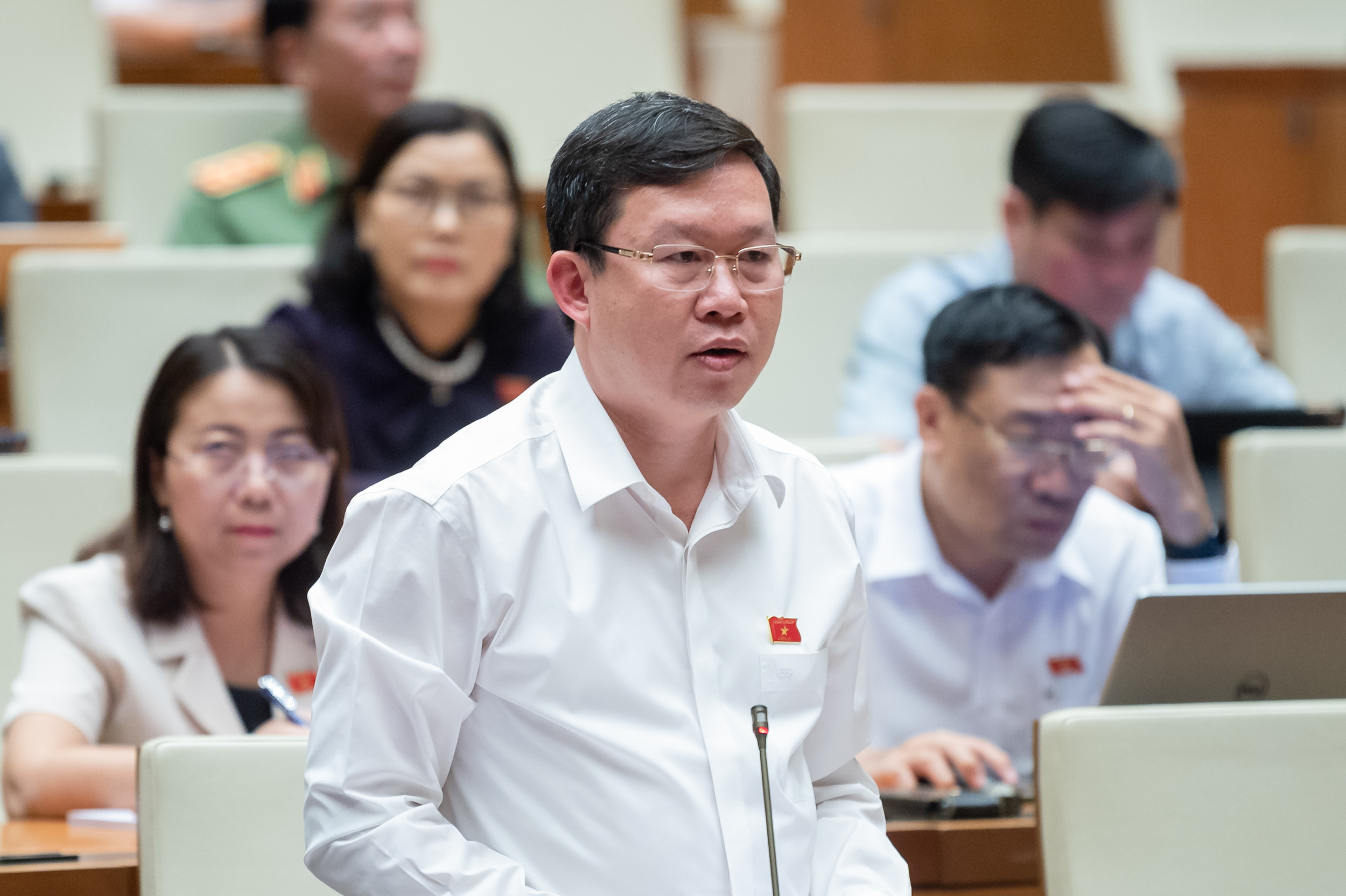 Đại biểu Nguyễn Quốc Luận, đoàn Yên Bái phát biểu