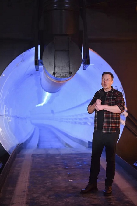 Elon Musk, đang tìm cách chấm dứt tình trạng giao thông tắc nghẽn với startup The Boring Company, cũng như ông đang tìm cách chuyển đổi ngành hàng không với SpaceX.
