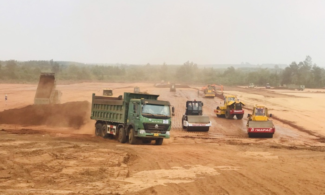 Lãnh đạo Bộ Giao thông vận tải cho rằng dự án tổng thể Cảng hàng không quốc tế Long Thành nếu chậm thì cũng không quá 1 năm.
