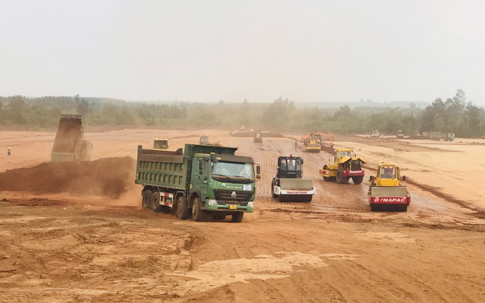 Lãnh đạo Bộ Giao thông vận tải cho rằng dự án tổng thể Cảng hàng không quốc tế Long Thành nếu chậm thì cũng không quá 1 năm.