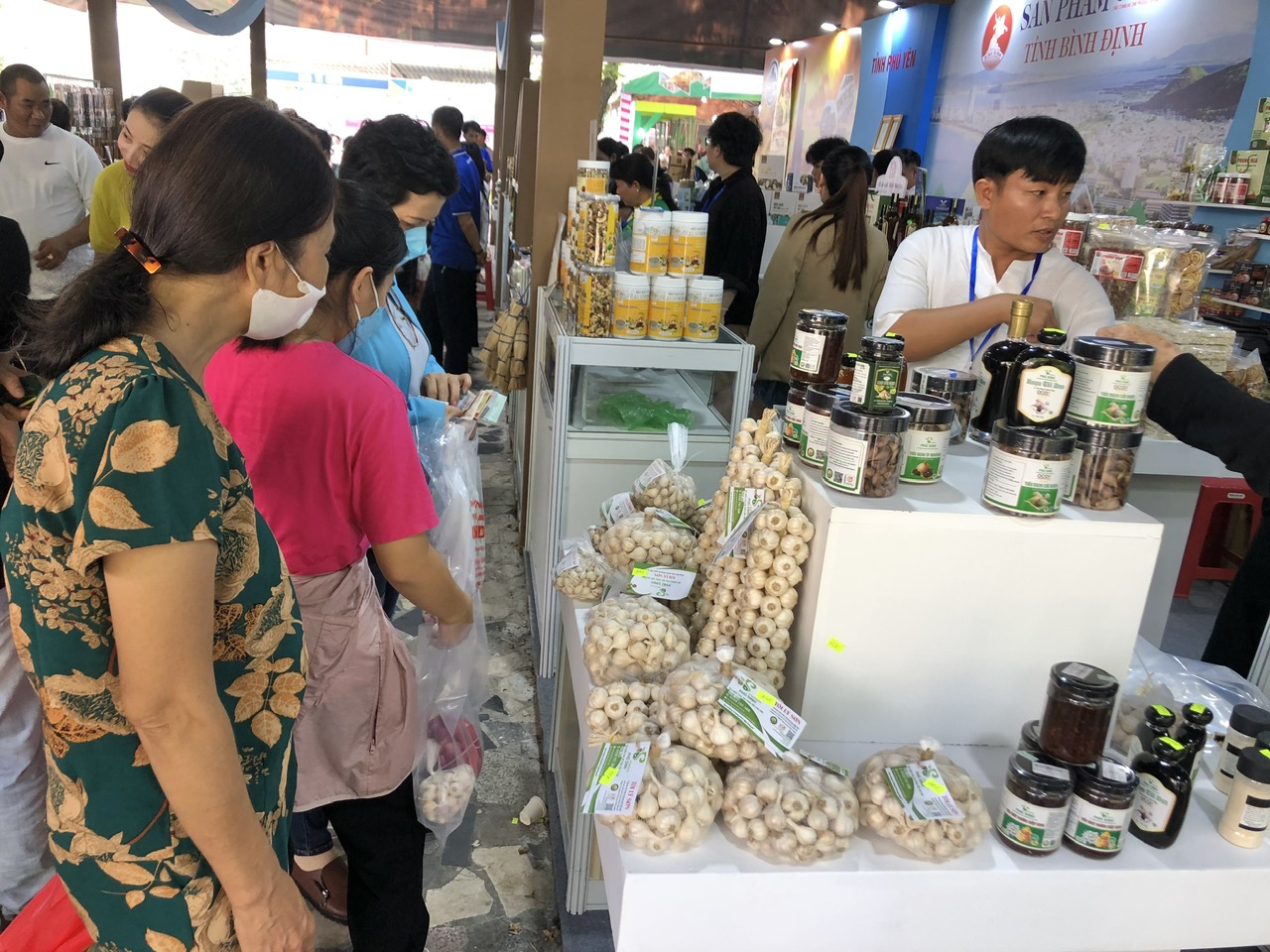 Đặc sản các vùng miền được giới thiệu tại tuần lễ OCOP TP.HCM.