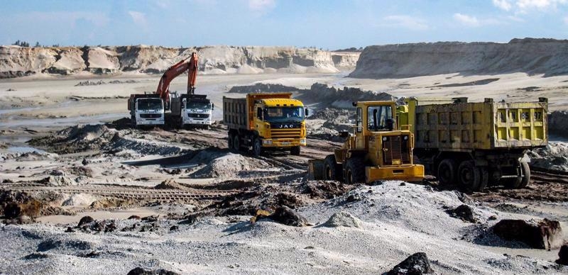 Ha Tinh seeks closure of polluting iron ore mine