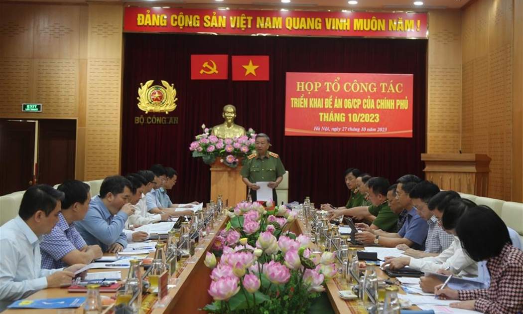 Đại tướng Tô Lâm chủ trì cuộc họp Tổ công tác triển khai Đề án 06 tháng 10/2023. (Ảnh Bộ Công an).