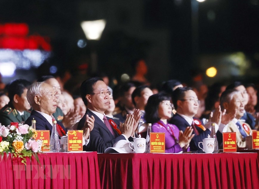 Chủ tịch nước Võ Văn Thưởng cùng các đại biểu dự Lễ kỷ niệm 60 năm Ngày thành lập tỉnh Quảng Ninh