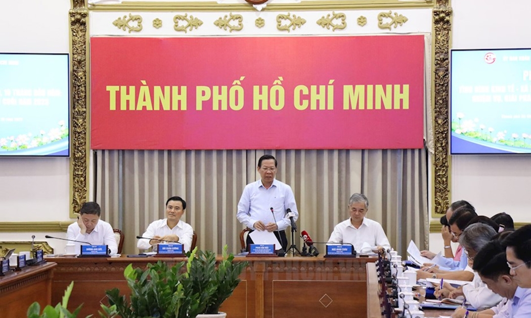 Chủ tịch UBND TP.HCM Phan Văn Mãi phát biểu khai mạc phiên họp thường kỳ kinh tế xã hội TP.HCM tháng 10 và 10 tháng đầu năm 2023, chiều ngày 30/10. Ảnh: Hương Thảo.