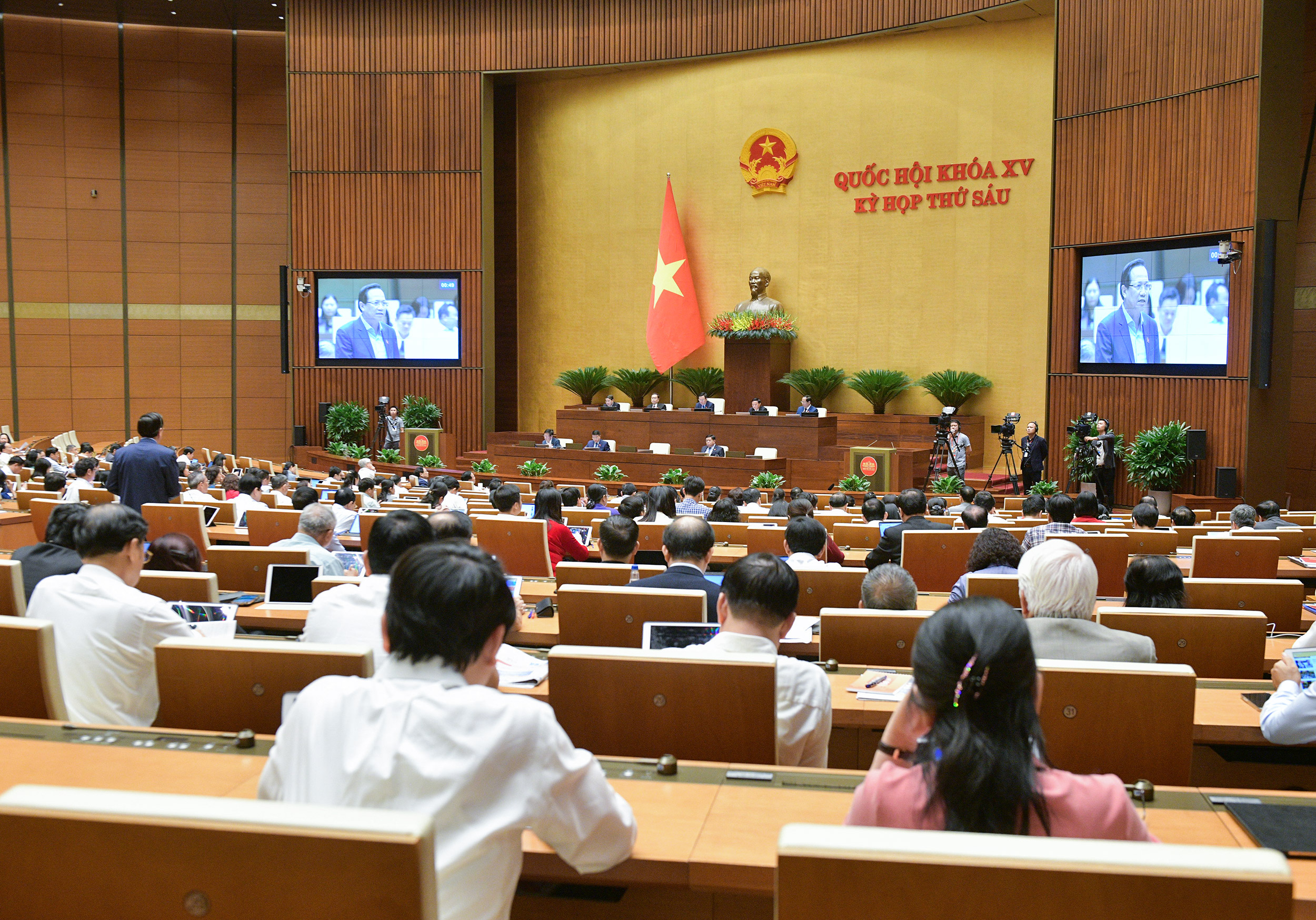 Phi&ecirc;n thảo luận chiều 30/10. Ảnh - Quochoi.vn.&nbsp;