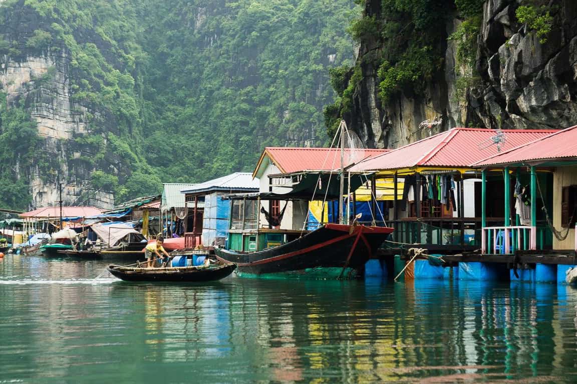 Cuối tháng 3 vừa qua, tạp chí du lịch nổi tiếng Travel   Leisure đã đề xuất Cửa Vạn vào top 16 thị trấn ven biển xinh đẹp nhất thế giới.