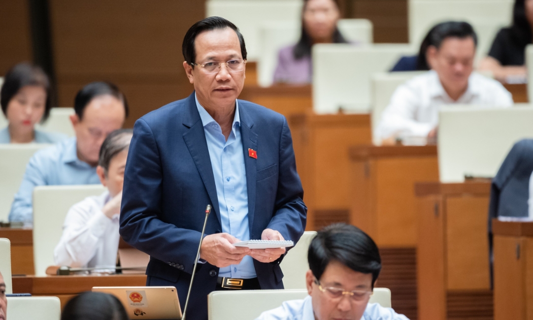 Bộ trưởng Bộ Lao động - Thương binh và Xã hội Đào Ngọc Dung giải trình thêm về các vấn đề đại biểu Quốc hội quan tâm. Ảnh - Quochoi.vn. 