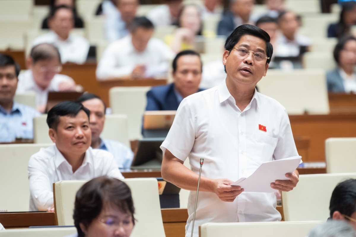 Đại biểu Dương Văn Phước, đo&agrave;n Quảng Nam: 3 Chương tr&igrave;nh mục ti&ecirc;u quốc gia n&agrave;y rất quan trọng, mục ti&ecirc;u hướng đến người d&acirc;n, nhất l&agrave; người d&acirc;n ngh&egrave;o, đặc biệt kh&oacute; khăn. Đa số người d&acirc;n, c&aacute;c địa phương đều mong muốn c&aacute;c Chương tr&igrave;nh n&agrave;y được tiếp tục triển khai thực hiện, mong muốn c&aacute;c Chương tr&igrave;nh được ph&eacute;p k&eacute;o d&agrave;i thời gian thực hiện