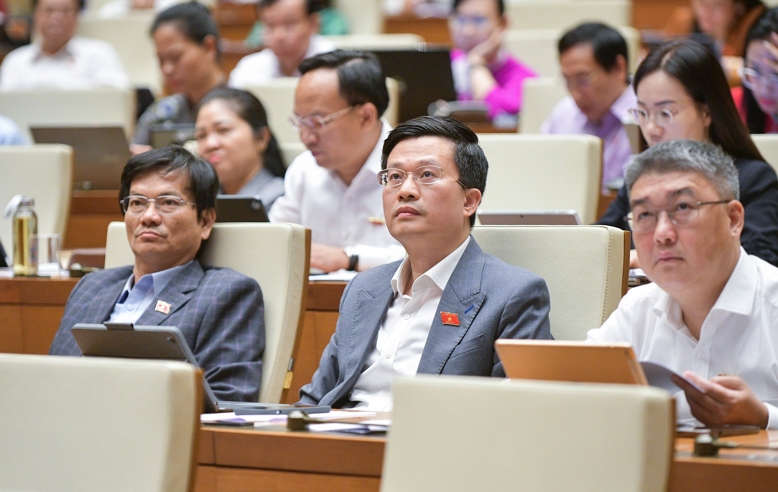 Các đại biểu tại phiên thảo luận sáng 30/10. Ảnh - Quochoi.vn.
