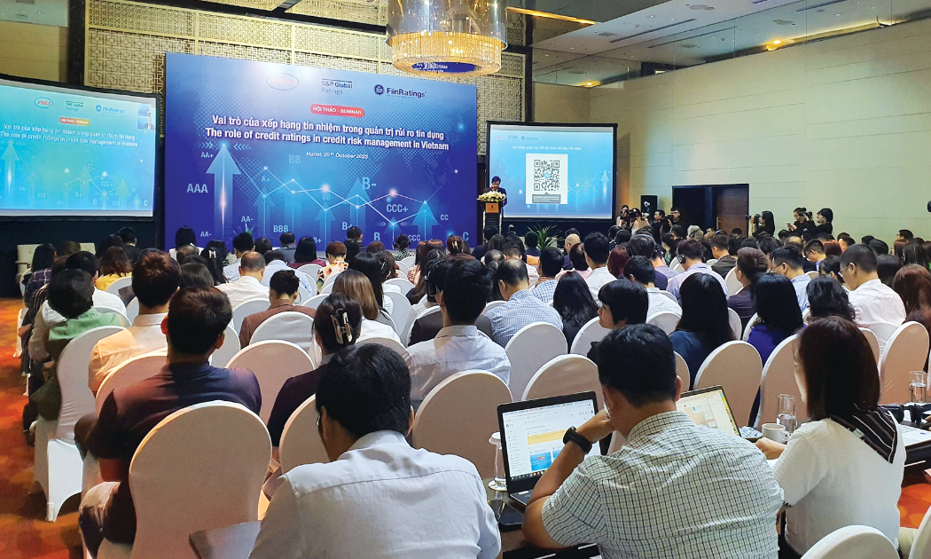 Các chuyên gia thảo luận về các giải pháp quản trị rủi ro tín dụng.