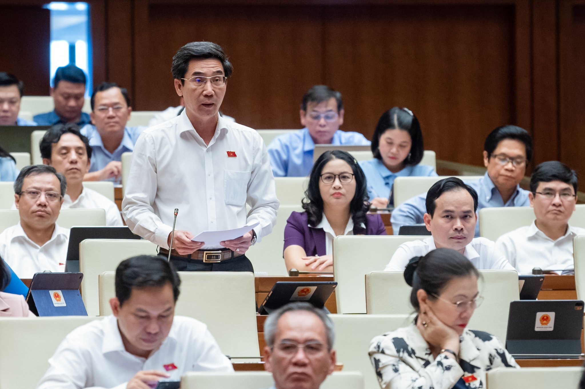 Đại biểu Trần Chí Cường, Đoàn Đại biểu Quốc hội TP. Đà Nẵng đề nghị Chính phủ cần đánh giá toàn diện tình hình, “bắt mạch, chẩn bệnh, kê đơn” cho phù hợp.