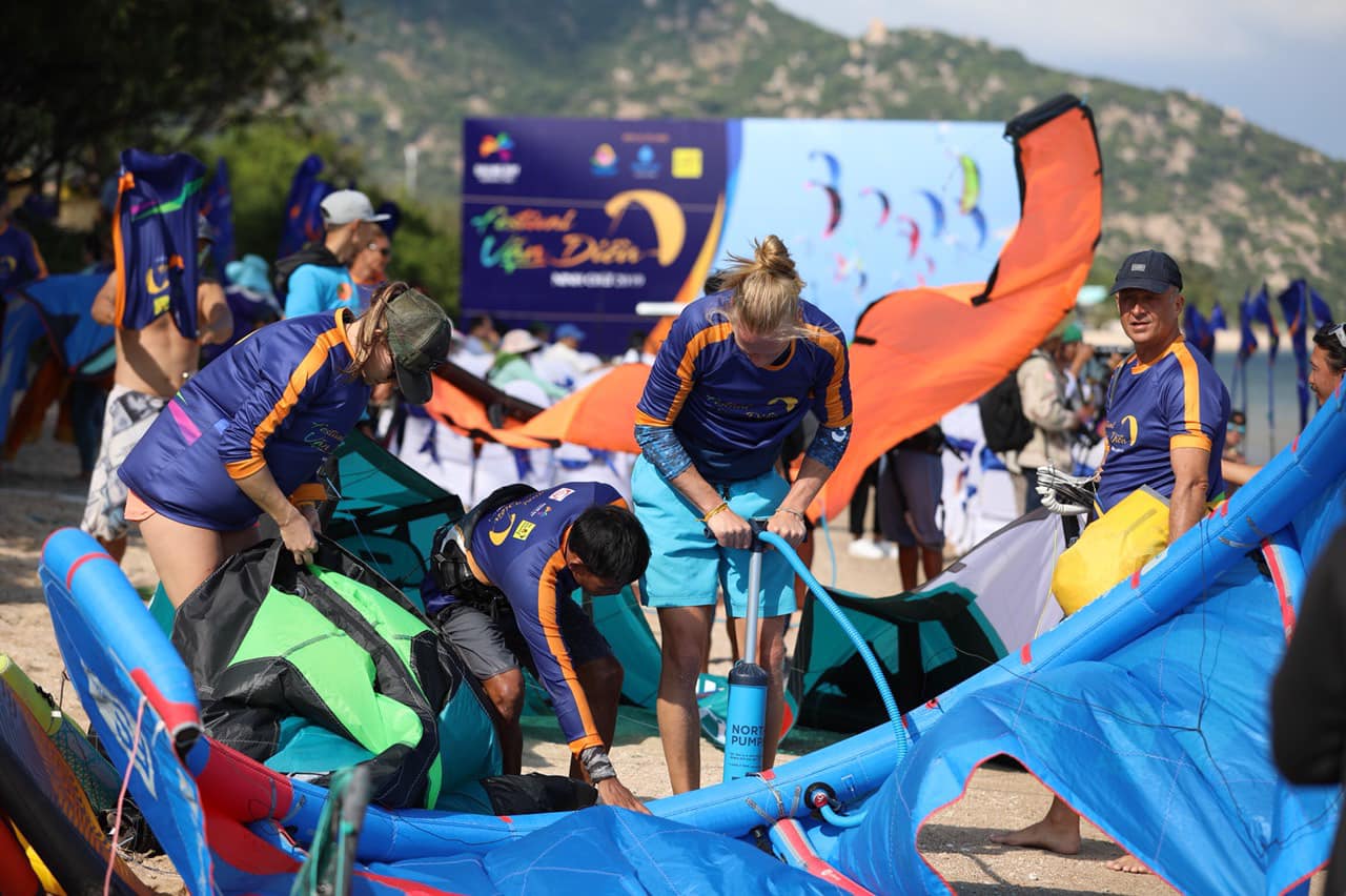 C&aacute;c doanh nghiệp ph&aacute;t triển c&aacute;c loại h&igrave;nh thể thao biển gắn với du lịch cần c&oacute; sự chuẩn bị đồng bộ về c&aacute;c dịch vụ đi k&egrave;m như vận chuyển, lưu tr&uacute;, ăn uống...