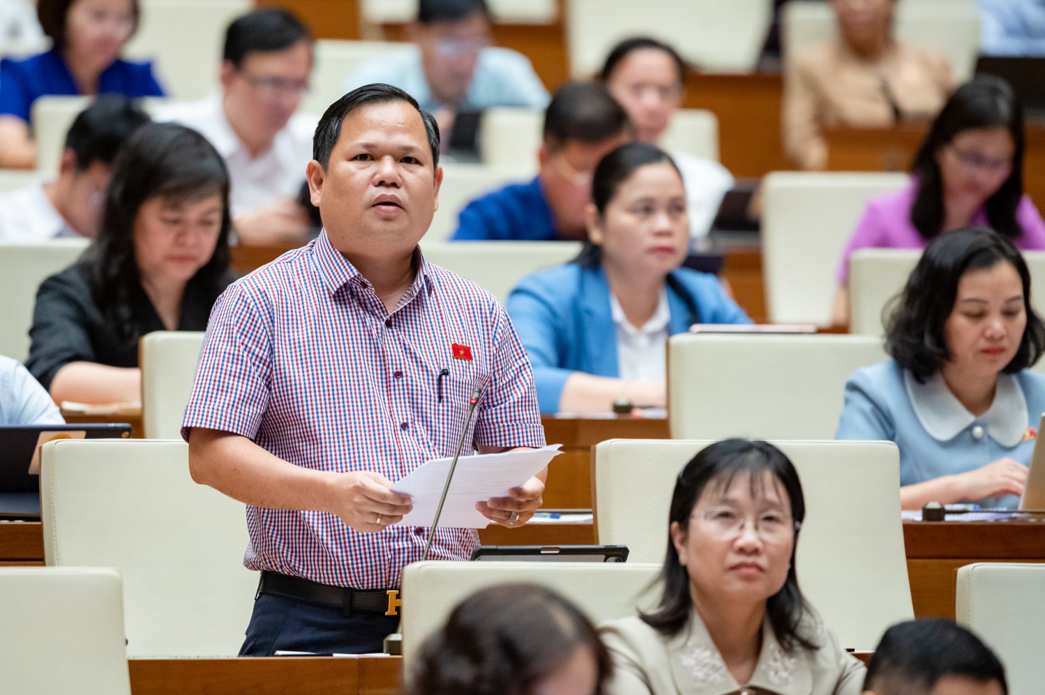 Đại biểu Nguyễn Duy Thanh, đoàn Cà Mau, phát biểu tại phiên thảo luận chiều 31/10. (Ảnh: quochoi.vn)