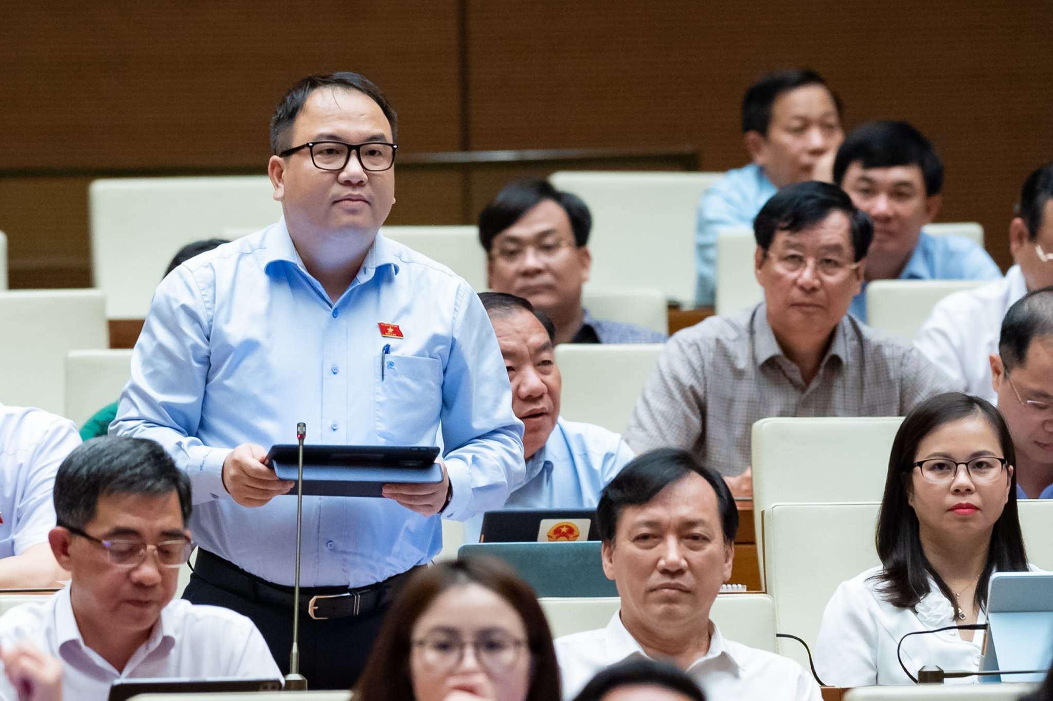 Đại biểu Phạm Trọng Nghĩa, đoàn Lạng Sơn phát biểu thảo luận tại hội trường chiều ngày 31/10/2023. (Ảnh: quochoi.vn)