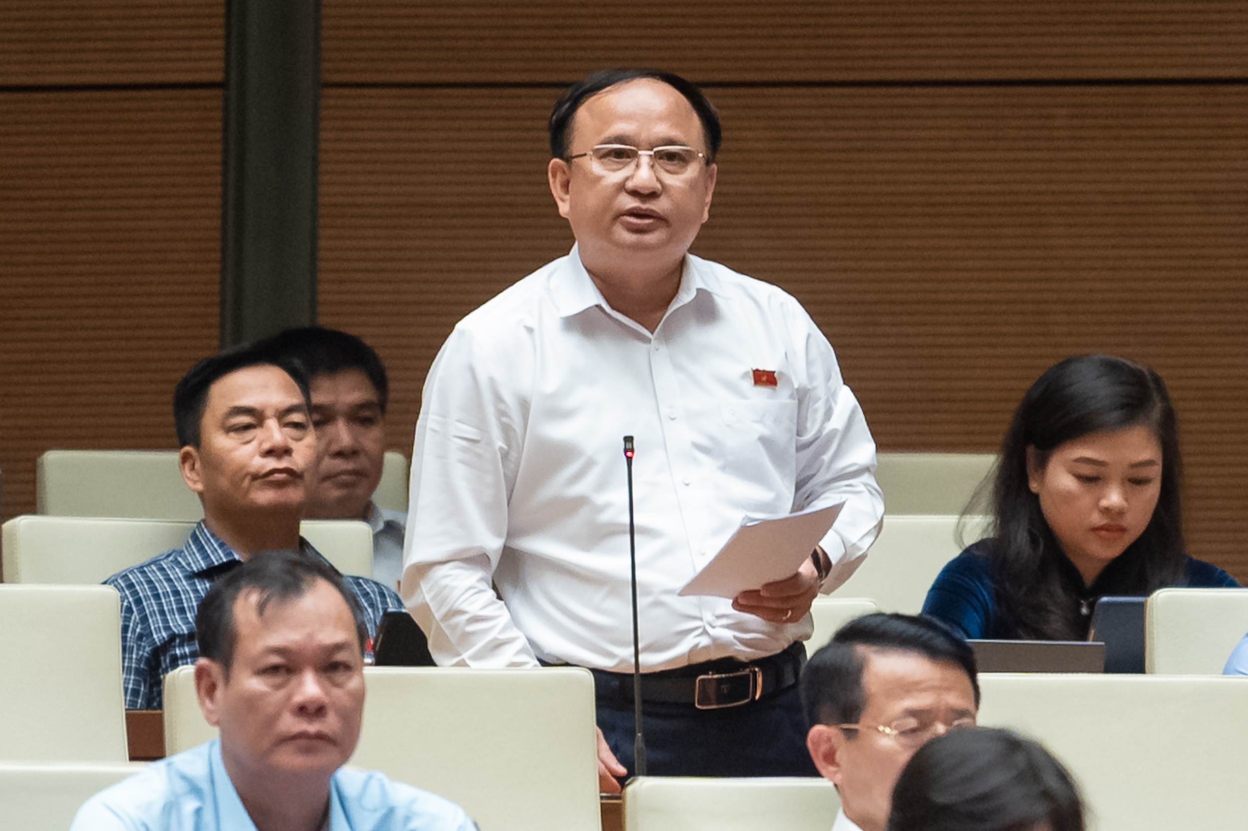 Đại biểu Trần Đức Thuận, đo&agrave;n Nghệ An