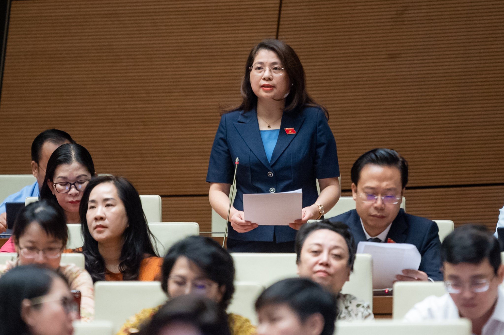 Đại biểu Trần Hồng Nguy&ecirc;n, đo&agrave;n B&igrave;nh Thuận:,cần kiểm so&aacute;t chặt chẽ, hạn chế t&igrave;nh trạng dự &aacute;n nhận đặt cọc nhưng kh&ocirc;ng triển khai.