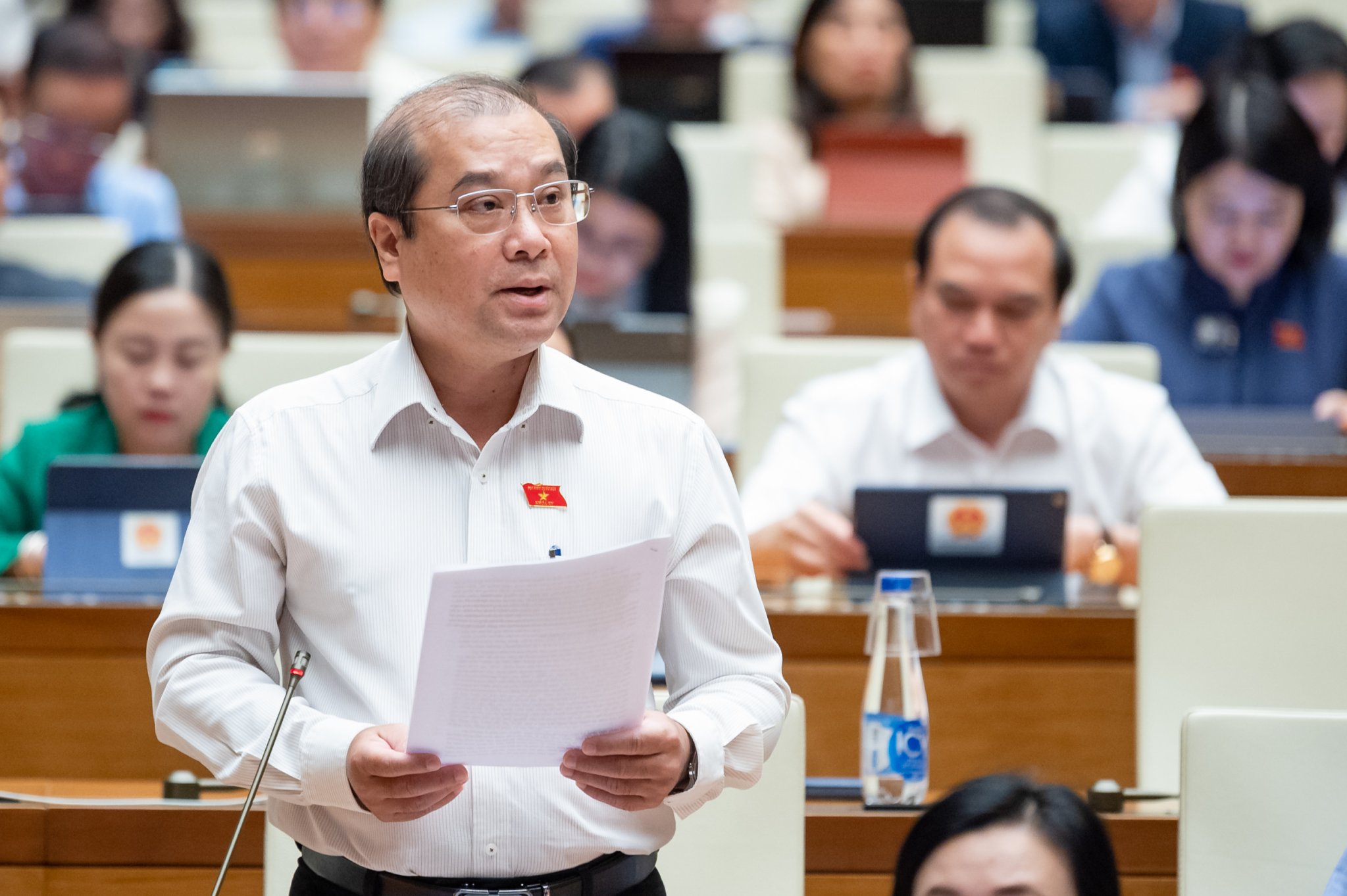 Đại biểu Trình Lam Sinh, đoàn An Giang, phát biểu tại phiên thảo luận ngày 31/10/2023.