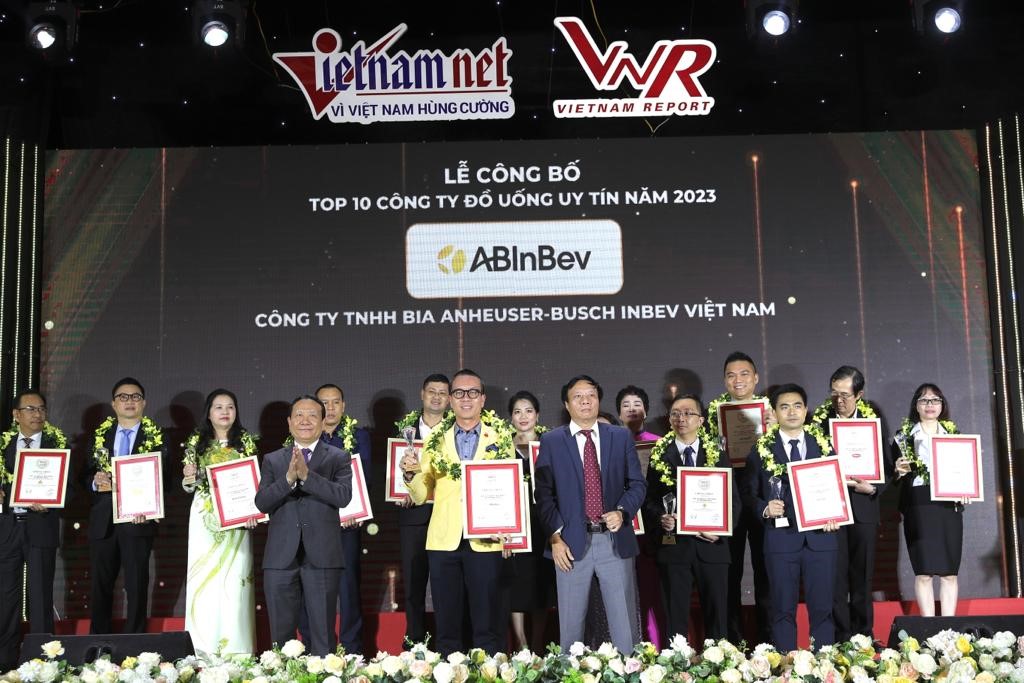 AB InBev 4 năm liên tiếp nhận giải thưởng Top 10 Công ty đồ uống uy tín năm 2023.