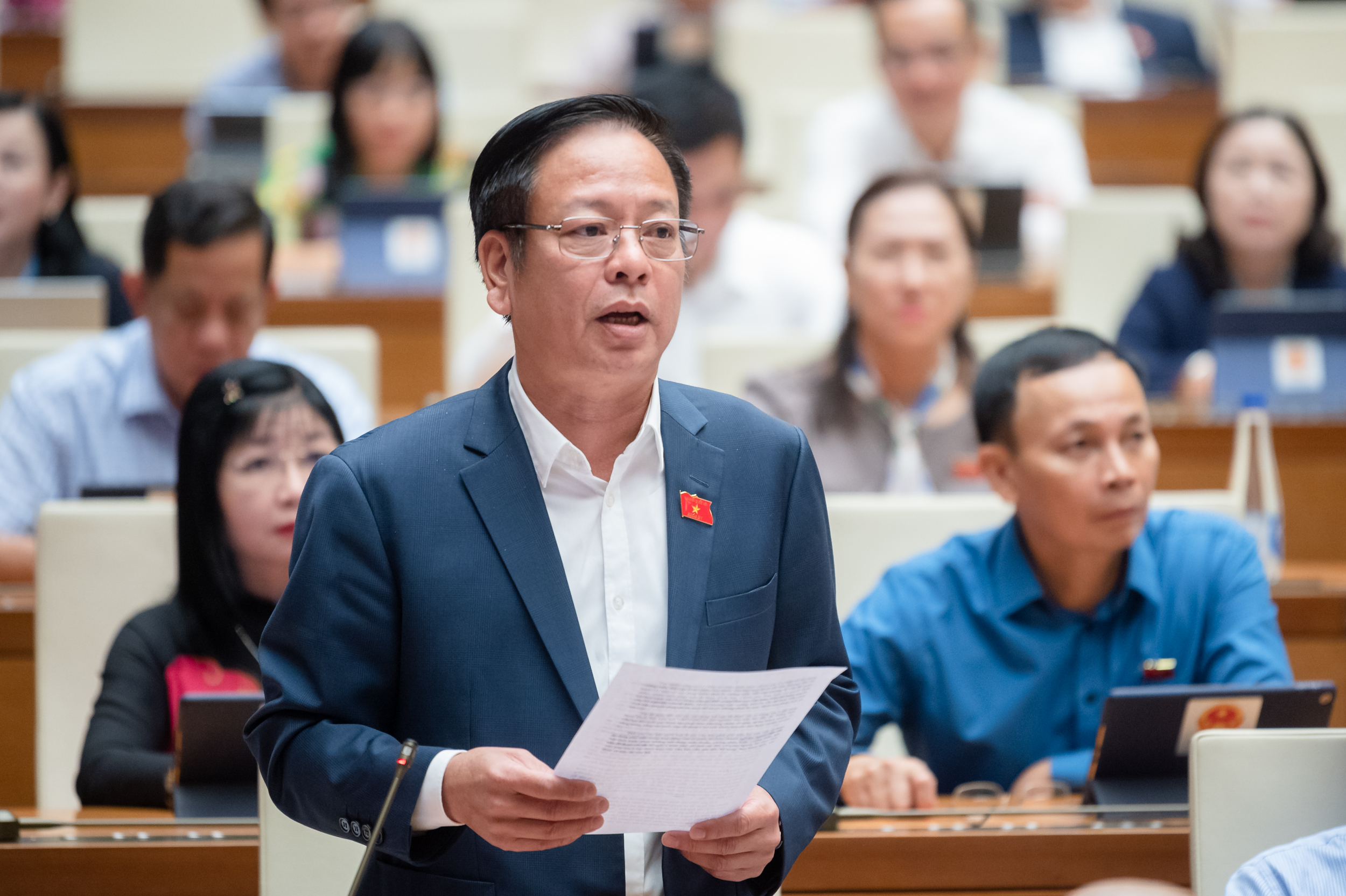 Đại biểu Nguyễn Trường Giang, đoàn Đắk Nông: Về cơ bản các văn bản quy phạm pháp luật được rà soát và nội dung qua rà soát phát hiện có mâu thuẫn, chồng chéo không nhiều. Hầu hết các các nội dung còn lại qua rà soát được chỉ ra có bất cập do được ban hành khá lâu, quy định không còn phù hợp.