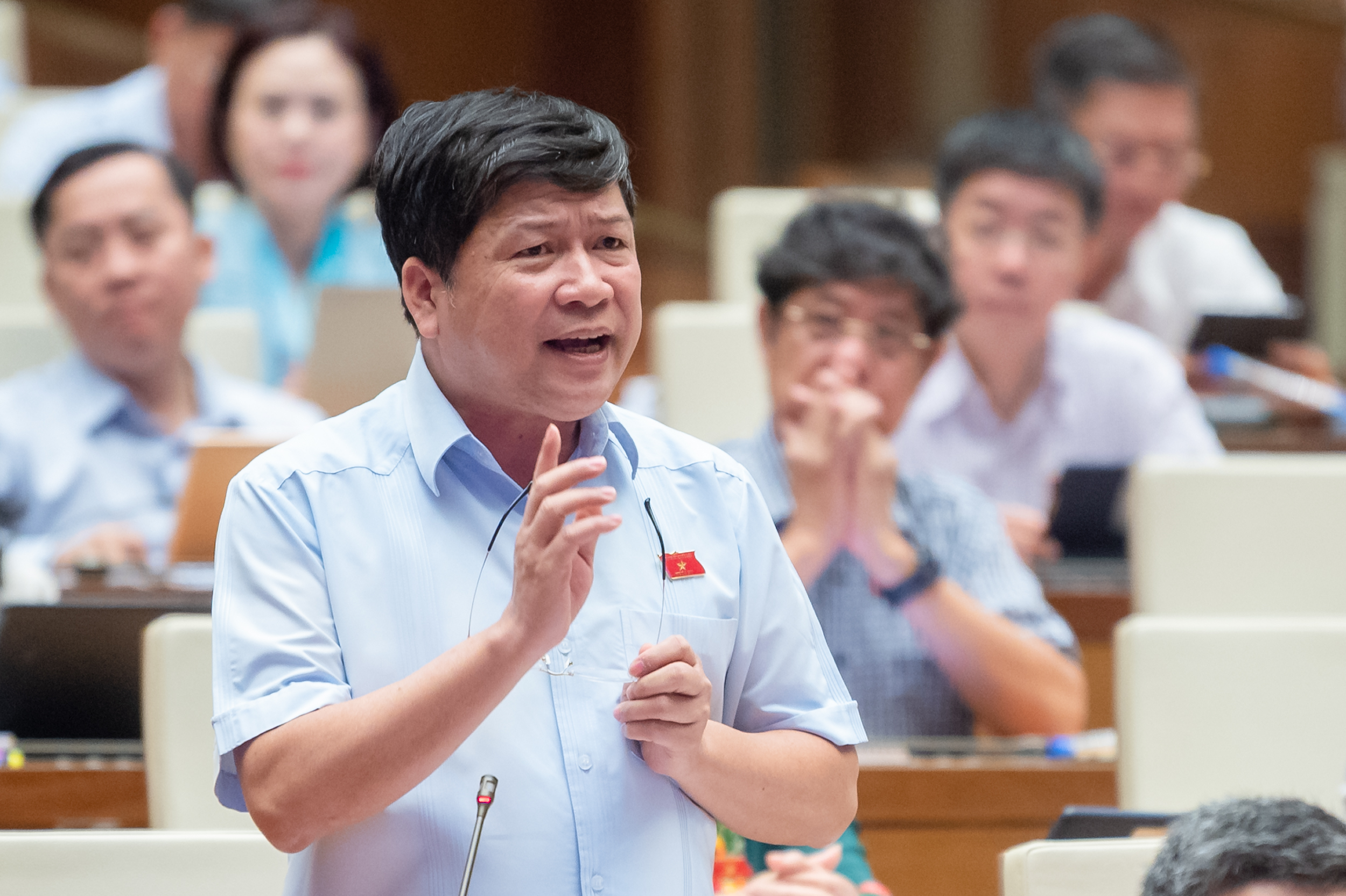 Đại biểu Tạ Văn Hạ: Việc không thống nhất trong cách hiểu pháp luật chính là một trong những nguyên nhân khiến cán bộ sợ sai, không dám làm.