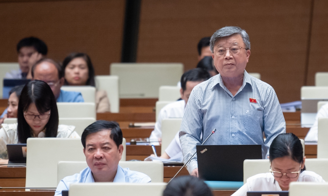 Đại biểu Trương Trọng Nghĩa, đoàn Tp.Hồ Chí Minh phát biểu thảo luận tại Hội trường ngày 1/11/2023.