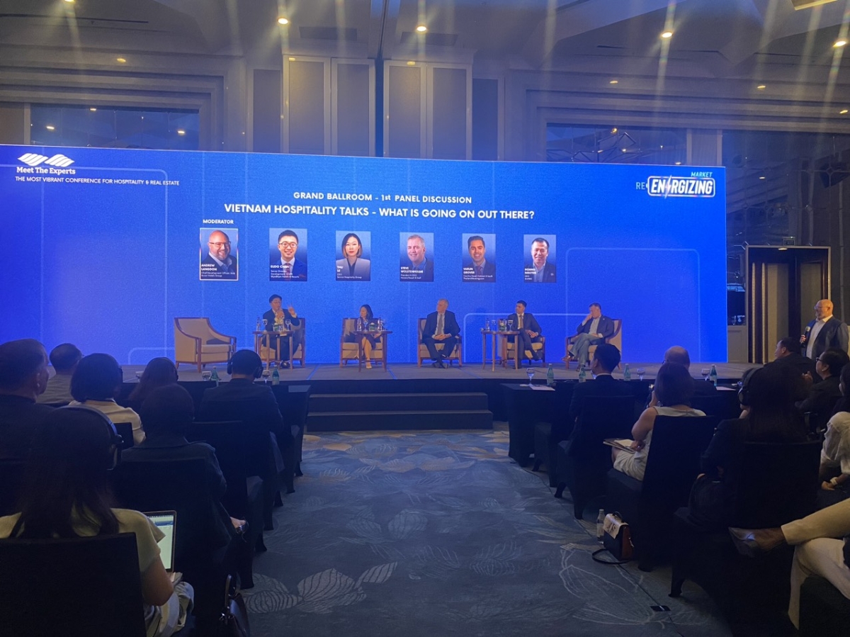 To&agrave;n cảnh phi&ecirc;n thảo luận về chủ đề 