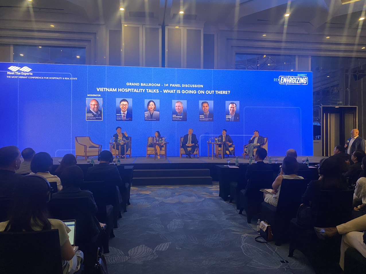 To&agrave;n cảnh phi&ecirc;n thảo luận về chủ đề 