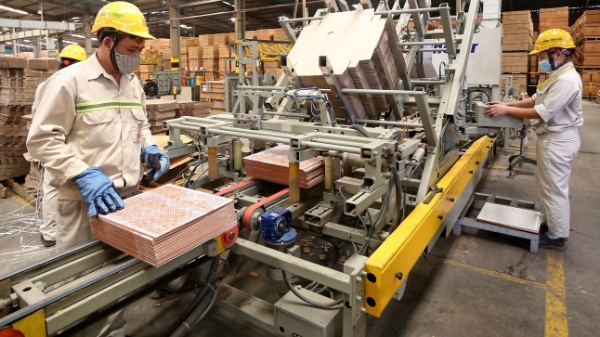 PMI tháng 10 tiếp tục dưới ngưỡng trung bình, đơn đặt hàng mới tăng yếu