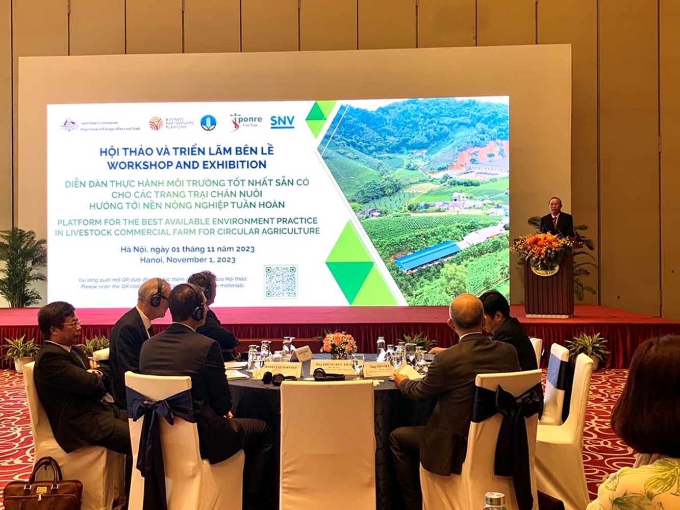 C&aacute;c đại biểu tập trung thảo luận về ch&iacute;nh s&aacute;ch, ph&aacute;p luật v&agrave; c&ocirc;ng nghệ xử l&yacute; chất thải chăn nu&ocirc;i hiệu quả.