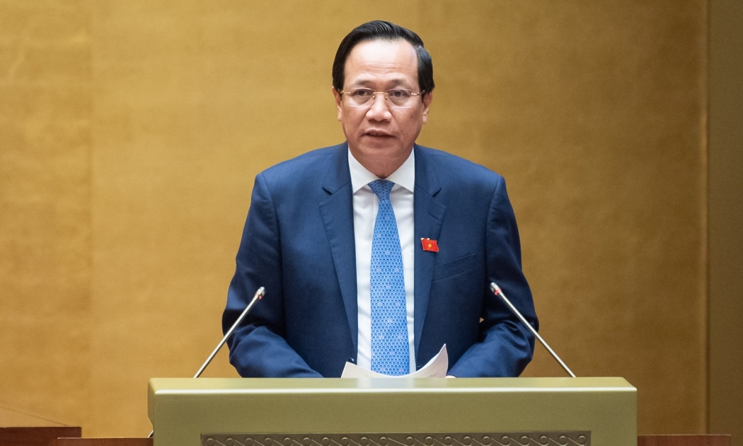  Bộ trưởng Bộ Lao động – Thương binh và Xã hội Đào Ngọc Dung trình bày tờ trình dự án Luật Bảo hiểm xã hội (sửa đổi). Ảnh - Quochoi.vn.