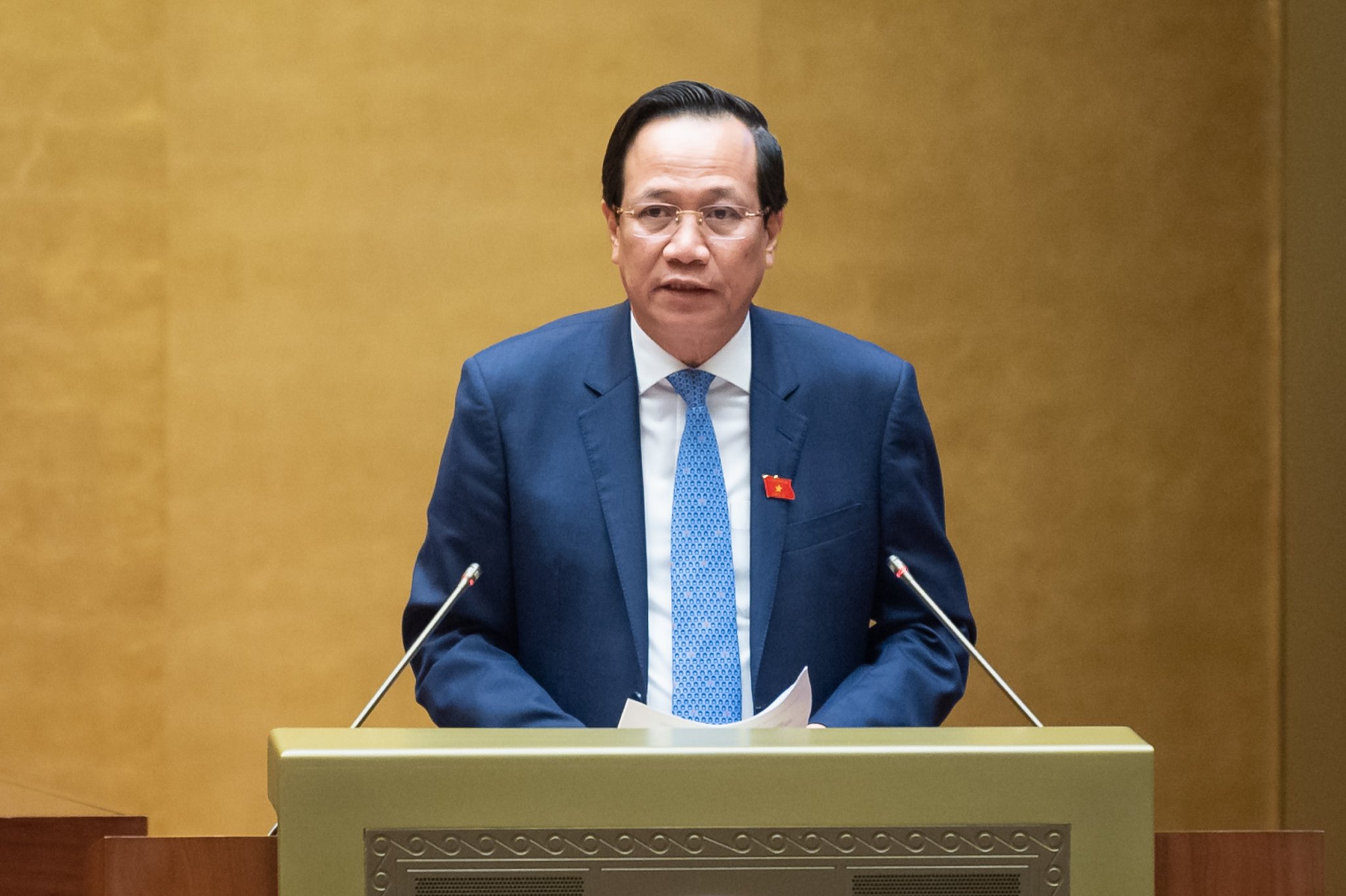  Bộ trưởng Bộ Lao động – Thương binh và Xã hội Đào Ngọc Dung trình bày tờ trình dự án Luật Bảo hiểm xã hội (sửa đổi). Ảnh - Quochoi.vn.