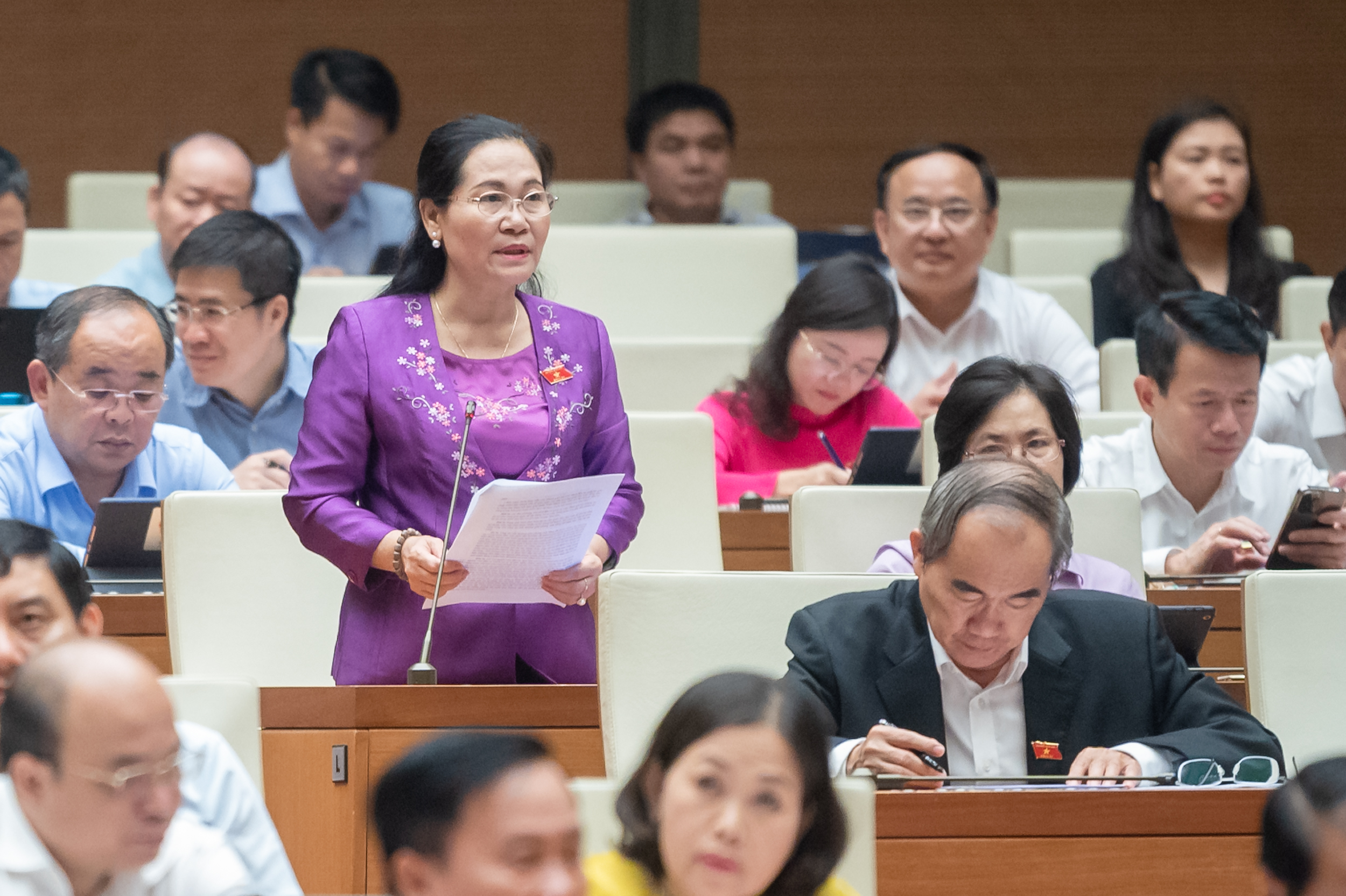 Đại biểu Nguyễn Thị Lệ, đoàn Tp. Hồ Chí Minh phát biểu tại hội trường ngày 2/11/2023 (Ảnh:quochoi.vn)