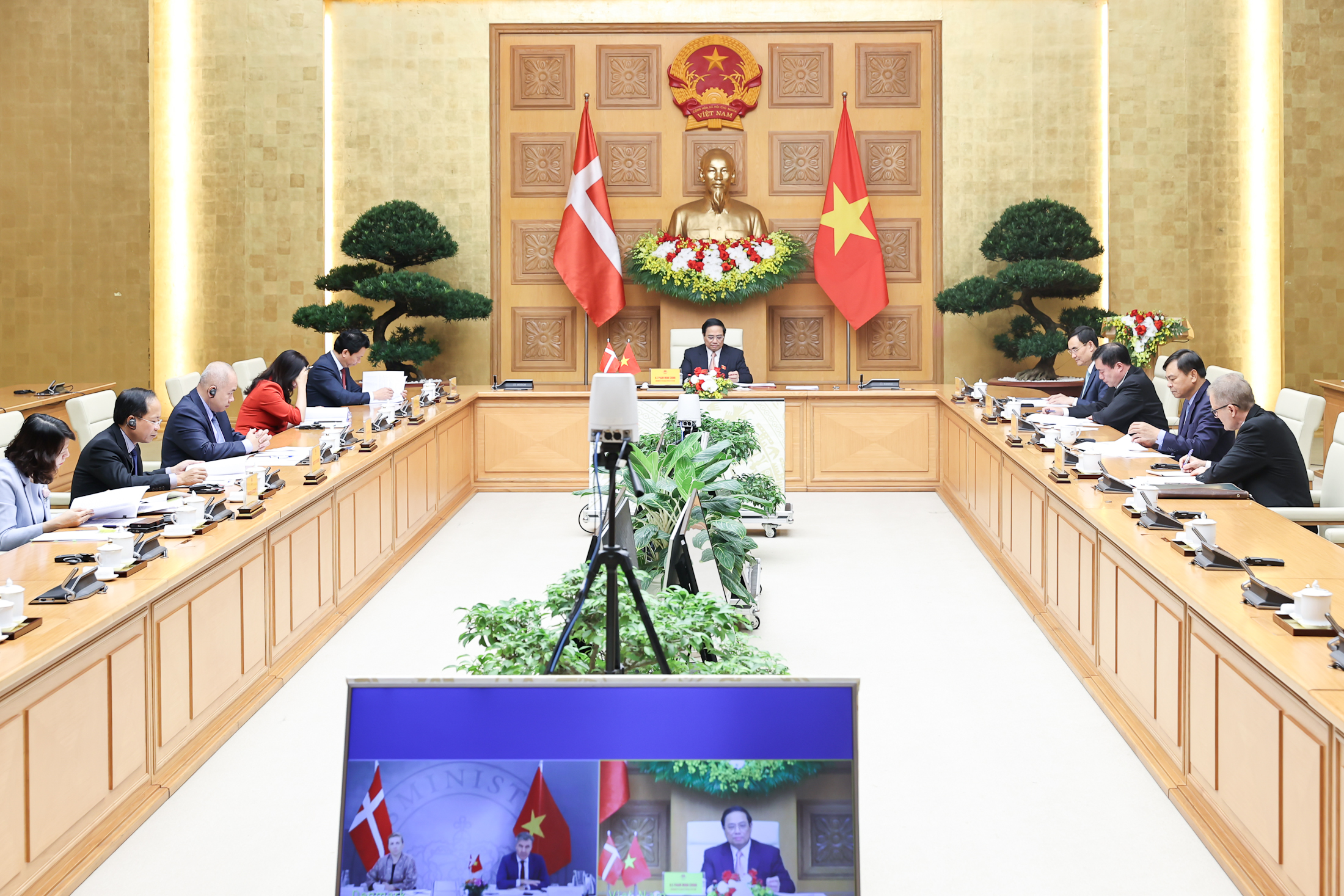 Thủ tướng Chính phủ Phạm Minh Chính hội đàm trực tuyến với Thủ tướng Đan Mạch Mette Frederiksen.