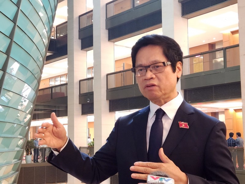 Đại biểu Vũ Tiến Lộc chia sẻ bên hành lang Quốc hội về dự thảo Luật Đất đai (sửa đổi)