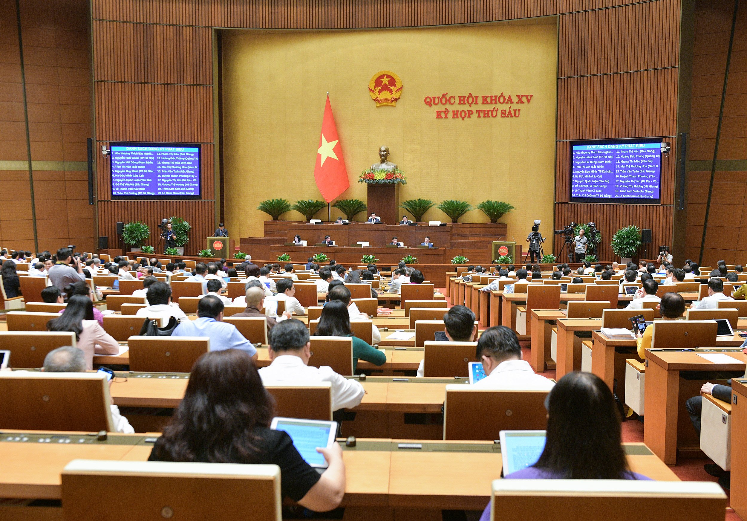 Quốc hội thảo luận về dự thảo Luật Đất đai (sửa đổi) ng&agrave;y 3/11/2023.