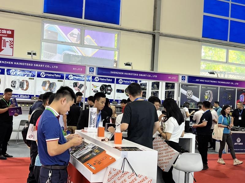 Expo for electronics and smart devices opens in Hanoi