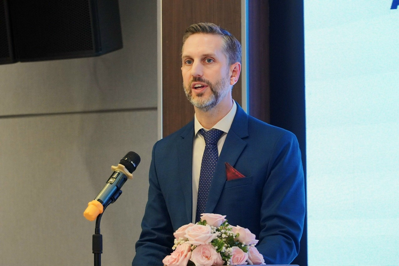 Trưởng đại diện Quỹ D&acirc;n số Li&ecirc;n Hợp Quốc tại Việt Nam Matt Jackson ph&aacute;t biểu tại hội thảo.