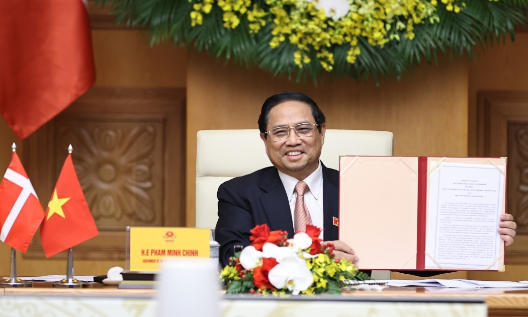 Thủ tướng Việt Nam Phạm Minh Chính và Thủ tướng Đan Mạch Mette Frederiksen đã đồng chủ trì buổi lễ trực tuyến tuyên bố thiết lập quan hệ Đối tác Chiến lược Xanh.