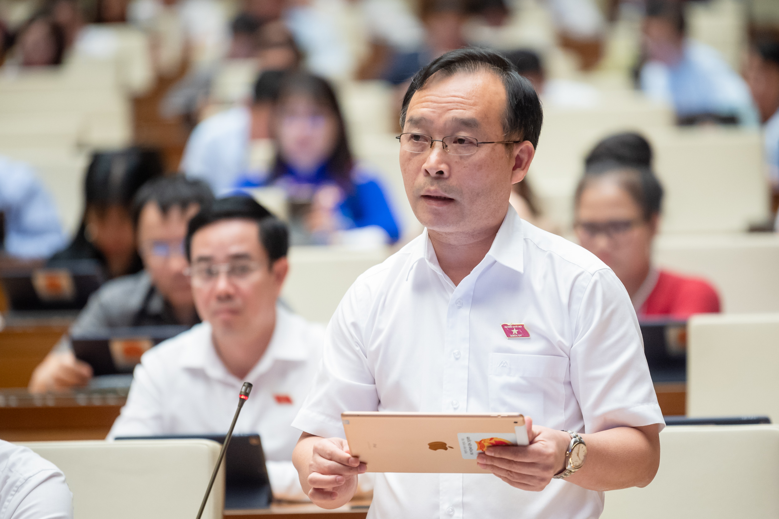 Đại biểu Trần Văn Tuấn, đo&agrave;n Bắc Giang, đề xuất nội dung về Nh&agrave; nước thu hồi đất để thực hiện dự &aacute;n kinh tế x&atilde; hội