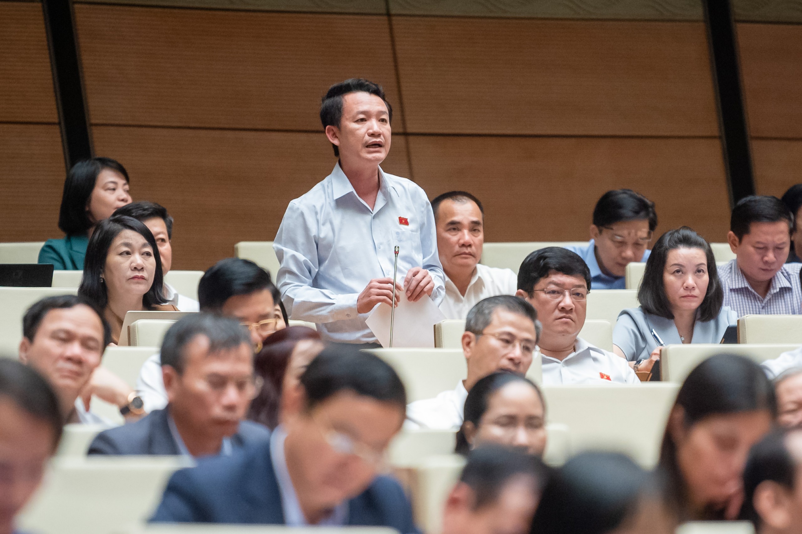 Đại biểu Trần Quang Minh, Đoàn Đại biểu Quốc hội tỉnh Quảng Bình, nêu bất cập về cao tốc chỉ cho phép khai thác với tốc độ tối đa là 80km/h.