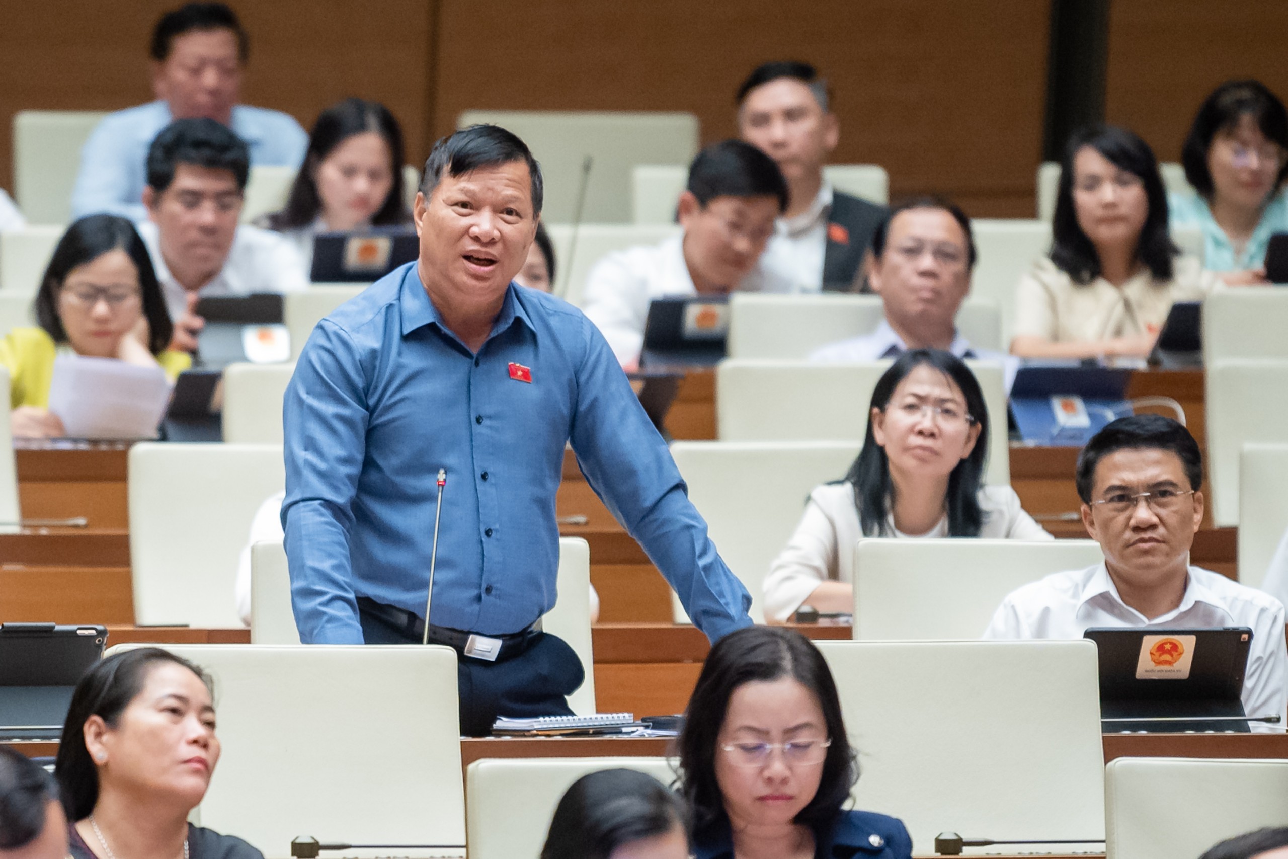  Đại biểu Trần Văn Tiến, Đoàn Đại biểu Quốc hội tỉnh Vĩnh Phúc, cho rằng Bộ trưởng Bộ Giao thông vận tải chưa trả lời thẳng vào vấn đề.