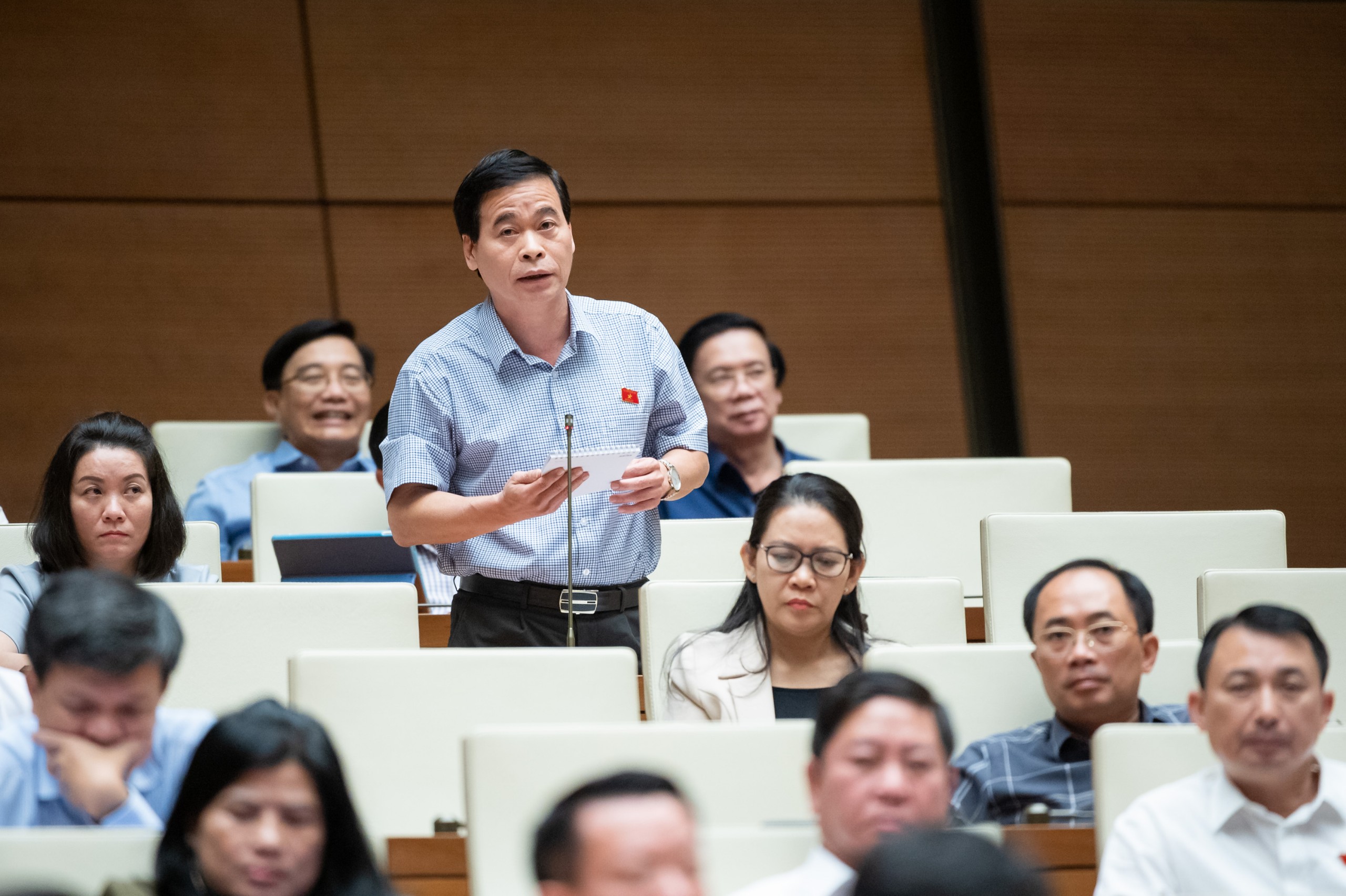 Đại biểu Quốc hội Nguyễn Mạnh Cường (Quảng Bình) cho rằng tiến trình cổ phần hóa, thoái vốn nhà nước tại doanh nghiệp rất chậm, chỉ đạt một phần nhỏ kế hoạch đề ra - Ảnh: Quochoi.vn.