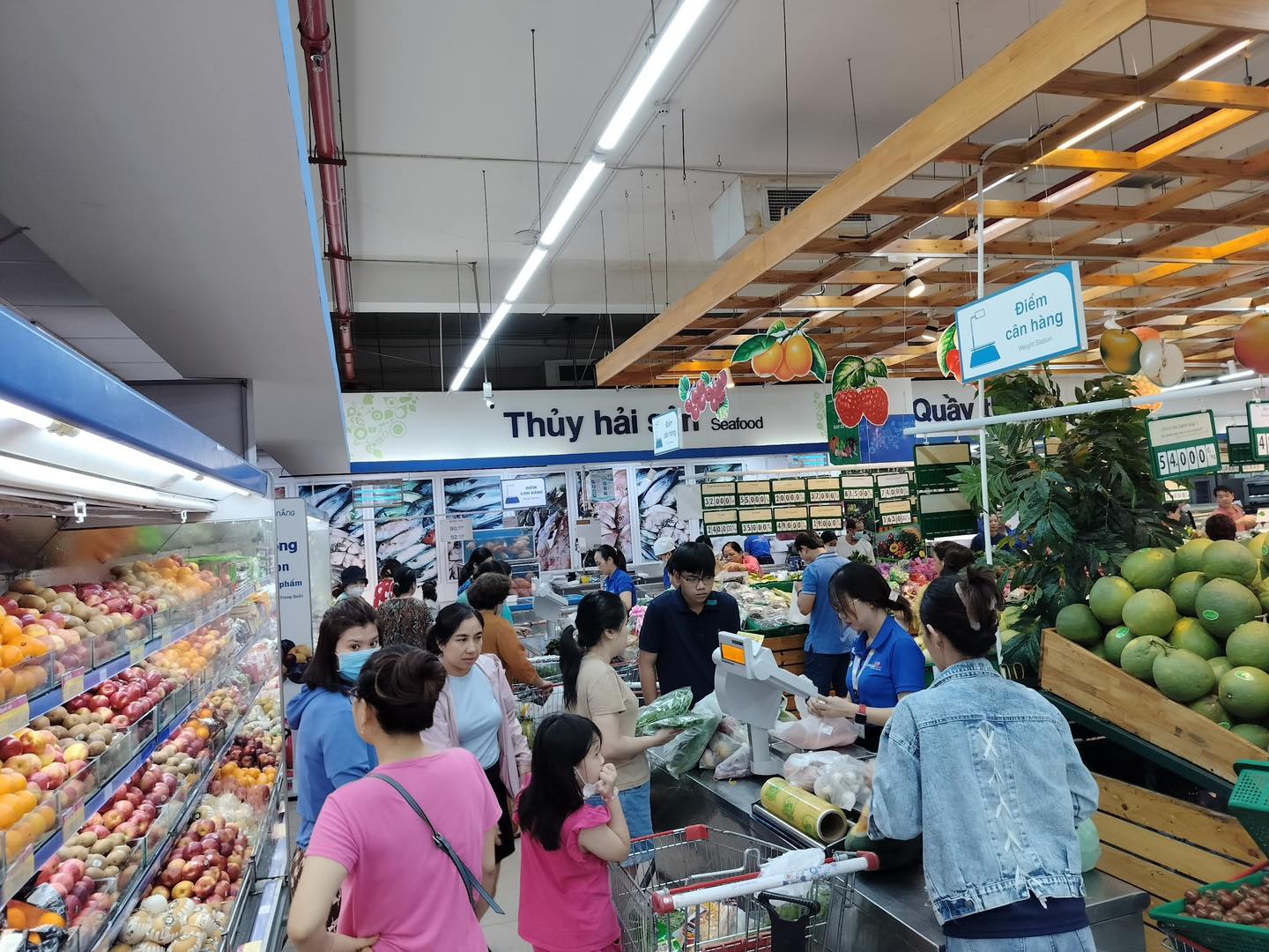 Chính phủ đã thực hiện kích cầu tiêu dùng bằng cách hỗ trợ trực tiếp cho người dân trong tiêu dùng để tăng sức mua.