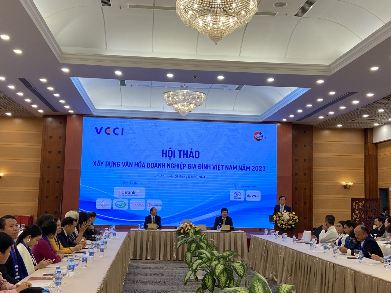 Ông Phạm Tấn Công, Chủ tịch VCCI chia sẻ tại hội thảo.