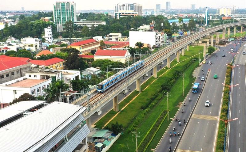Các ga của tuyến metro số 1 Bến Thành - Suối Tiên đều được kết nối bởi các tuyến buýt gom. Ảnh: Anh Tú.