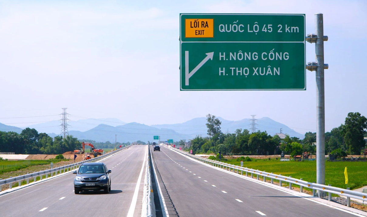 Thu phí cao tốc do Nhà nước đầu tư tiếp tục ghi nhận nhiều quan điểm trái chiều.