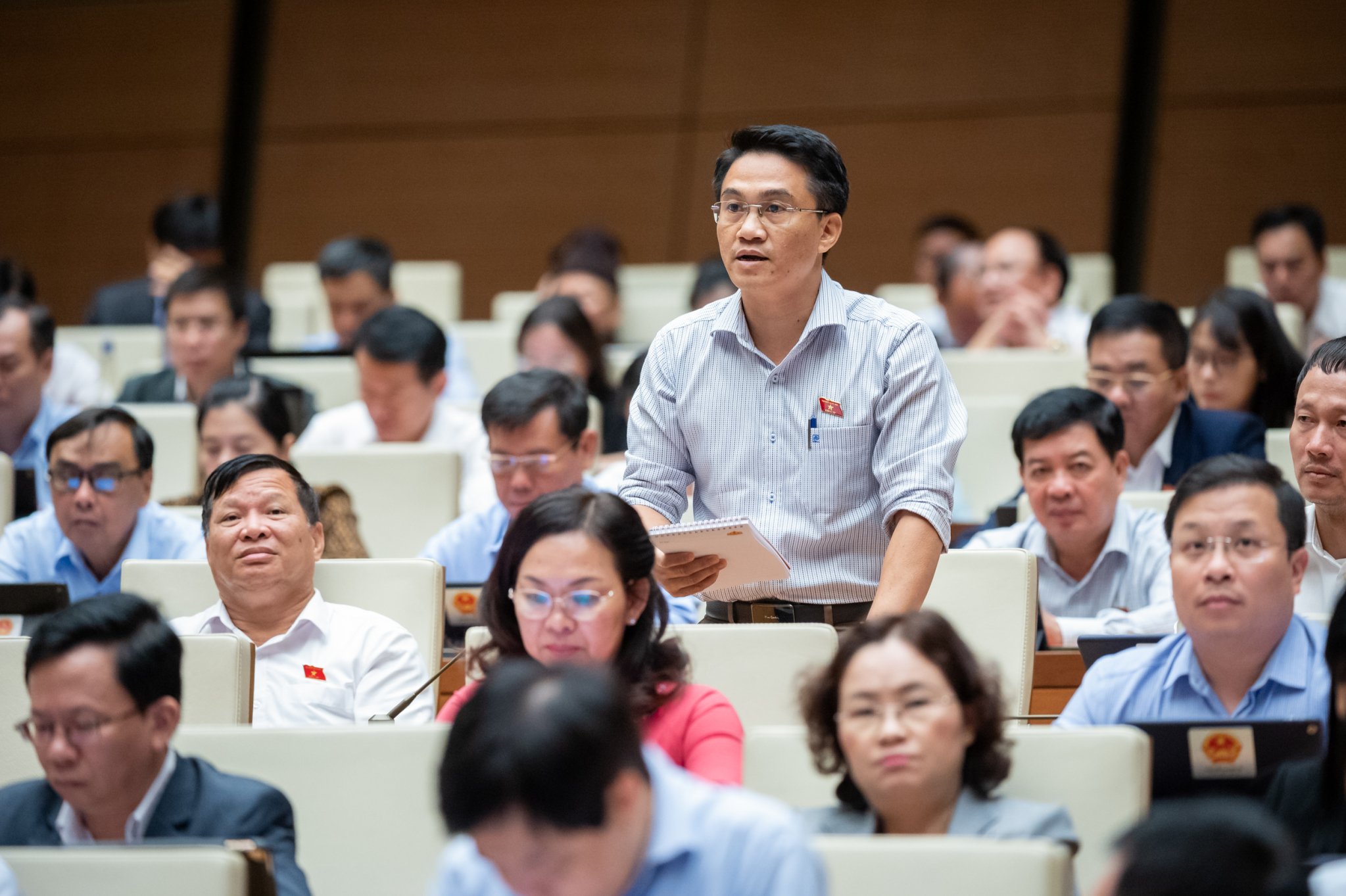 Đại biểu Đỗ Huy Khánh, đoàn Đồng Nai đặt vấn đề về giải pháp để tiếp tục điều tra các vụ án tham nhũng để không bỏ lọt tội phạm, không làm oan người vô tội