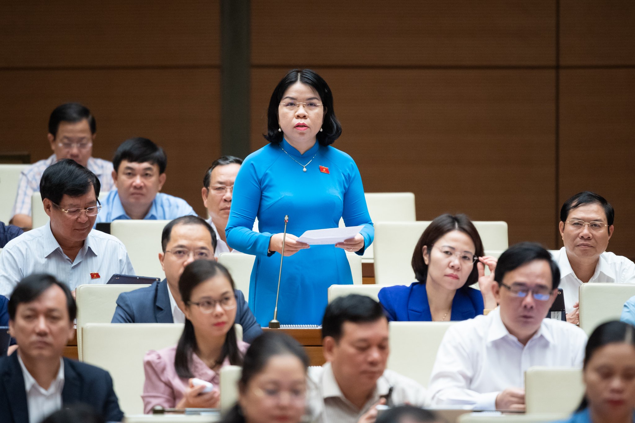 Đại biểu Nguyễn Thị Ngọc Xuân đặt vấn đề về kết quả thực hiện xử lý, thu gom chất thải rắn sinh hoạt?